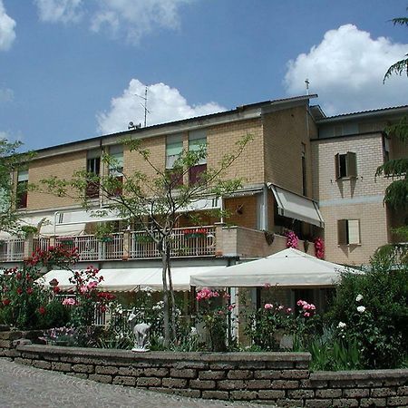 Oasi Di Pace Hotel Sutri Exterior foto