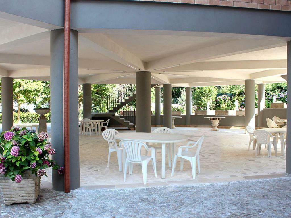Oasi Di Pace Hotel Sutri Exterior foto